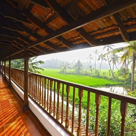 Kumarakom Heritage Resort Kottayam Luaran gambar