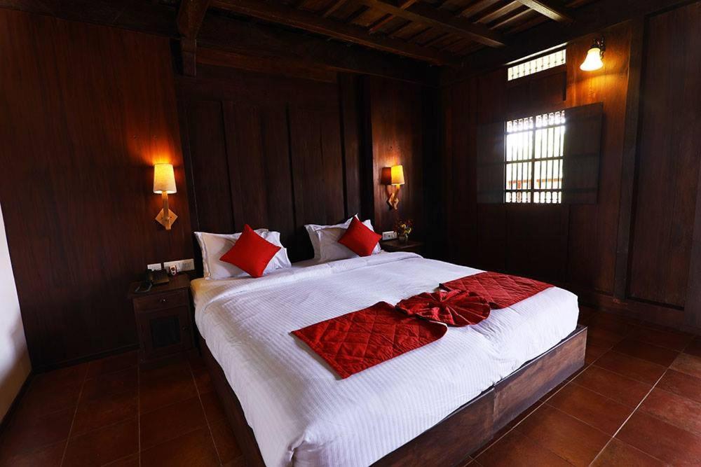 Kumarakom Heritage Resort Kottayam Luaran gambar
