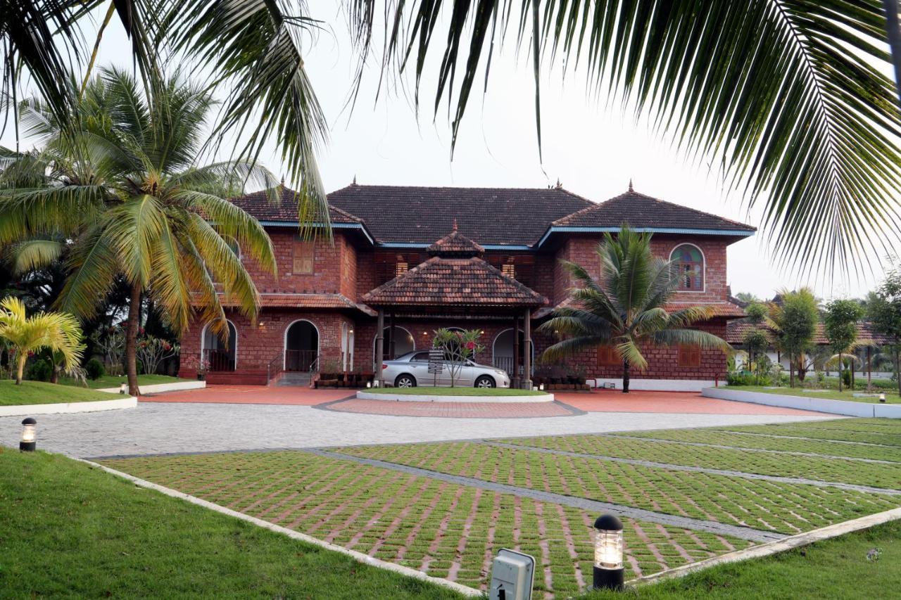 Kumarakom Heritage Resort Kottayam Luaran gambar